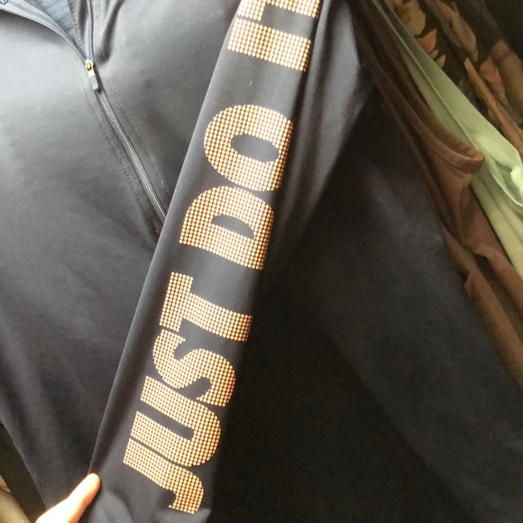 Nike quarter zip - Picture 2 of 3